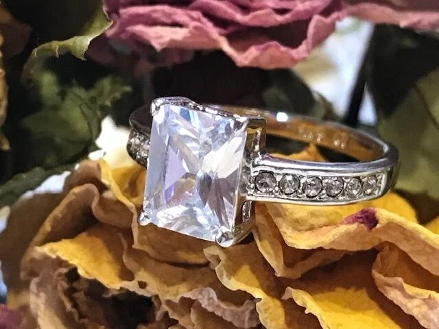 Bague Argentée Imposante Signée Camille Lucie - Sertie De Strass - Taille 58
