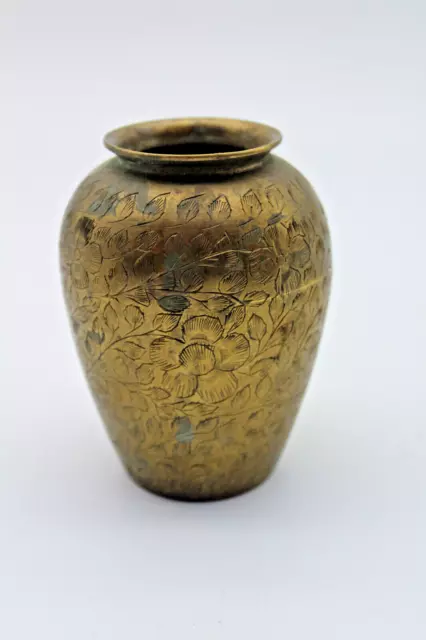 kleine Vase,  Messing, Blumenmuster, goldfarbend, vintage #1.17