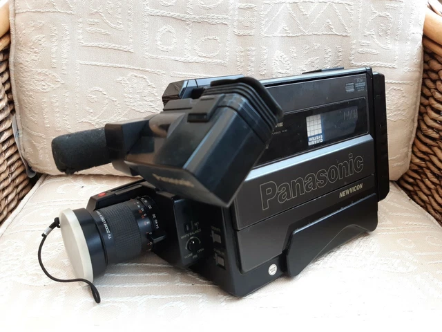 PANASONIC NV-M1 VHS Movie Camera + Original Panasonic Hard Carry