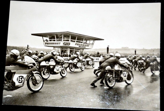 60908 Ak Auto Courses de Moto Hohenstein Ernstthal Sachsenringrennen Début 1970