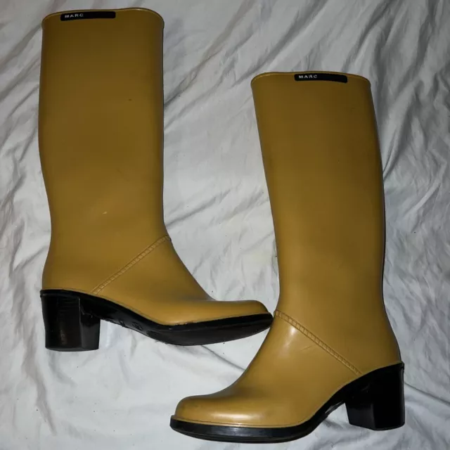 Marc Jacobs Women’s Yellow Tall Rubber Heel Rain Boots Pull On Size 8