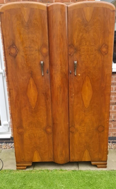 Vintage Retro two-door wardrobe Durable Suites