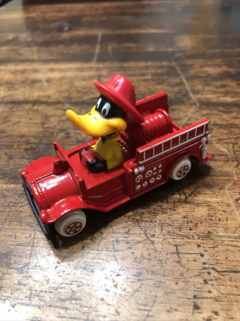 Vintage Diecast ERTL Looney Tunes Daffy Duck Warner Brothers Fire Truck 1988 O6