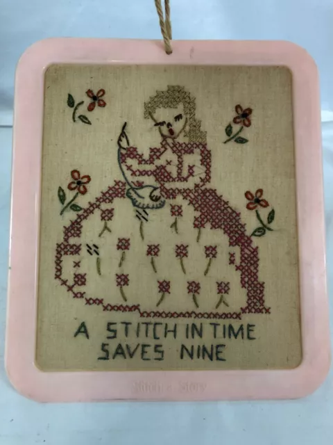Stitch A Story ""A Stitch in Time Saves Nine"" Marco de punto de cruz rosa hecho a mano