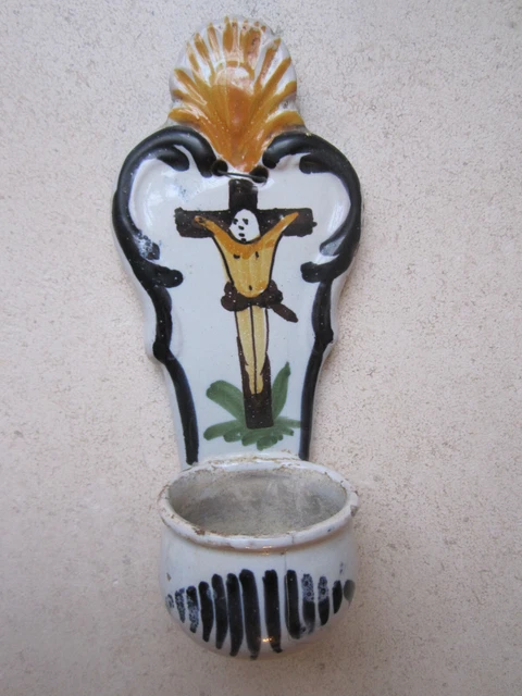 Bénitier en faience de Nevers XVIIIème siècle .