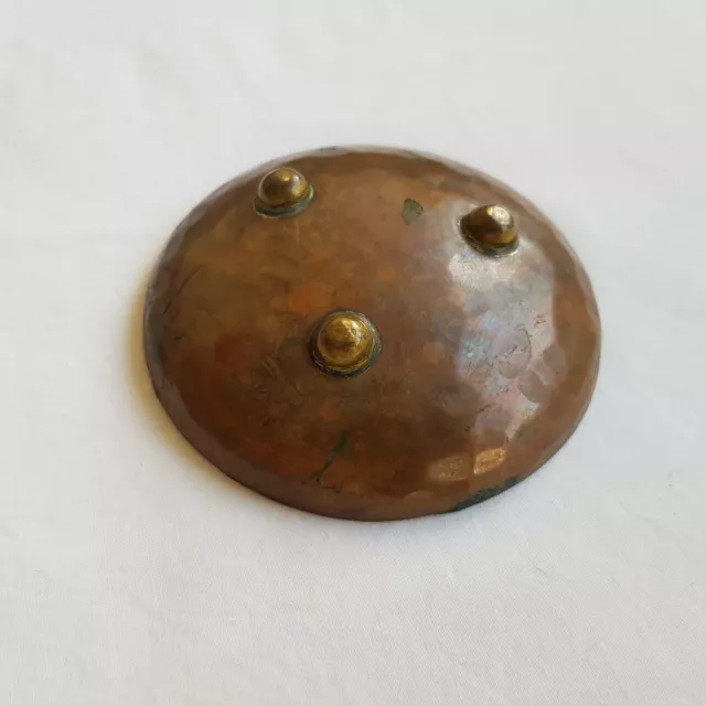 Antique Arts & Crafts copper trinket dish hand beaten three brass ball feet 9cm