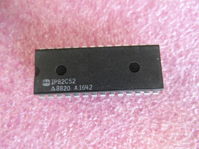 1 x IP82C52 UART Interface IC PERIPH UART/BRG 5V 16MHZ IND  PDIP-28