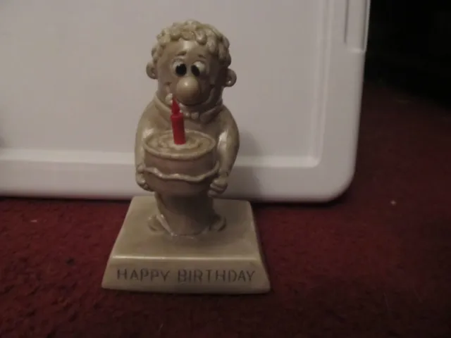 R & W Berries figurine Happy Birthday