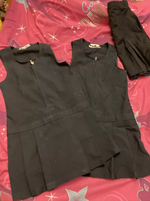 Girls M&S Navy Pinafore school Uniform dress x 2. And 3 Skirts. Age 4-5 Years.