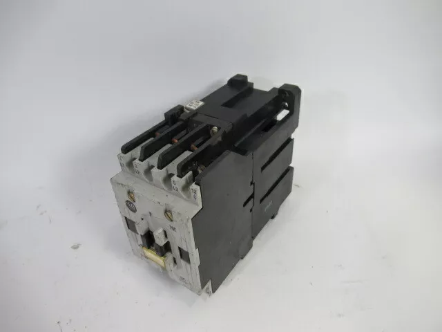 Allen-Bradley 100-A30NZ24-3 Series B Contactor 24VDC *Cosmetic Damage* USED