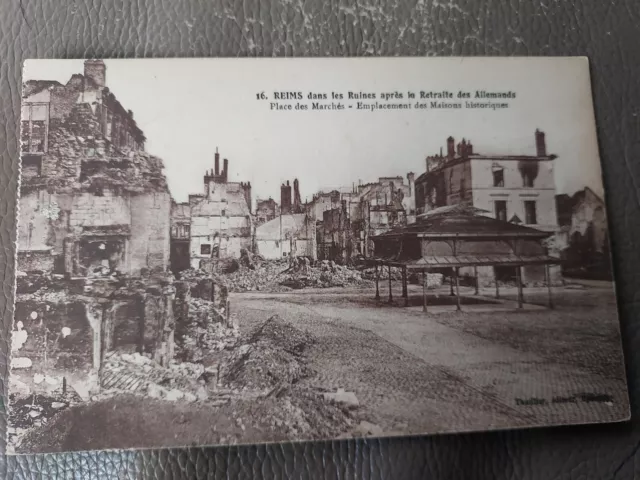 Carte Postale Ancienne Reims : Place Des Marchés. Emplacement Des Maisons...