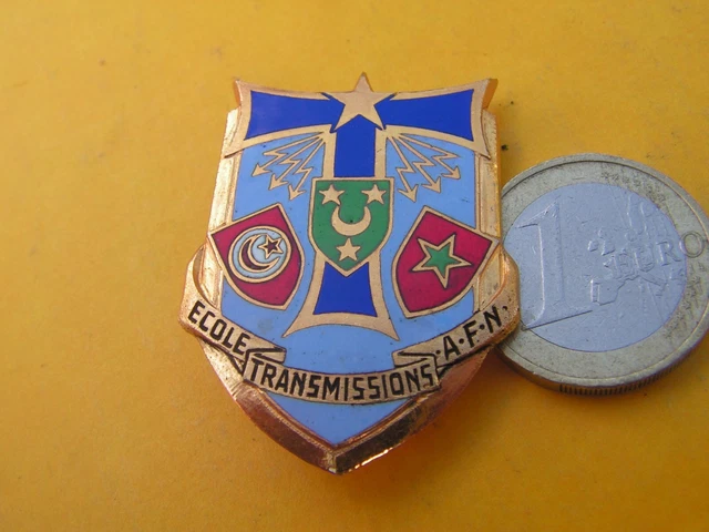 Insigne Original émaillé AFN - Ecole ABC Cavalerie Hussein Dey - Algérie 1950-60