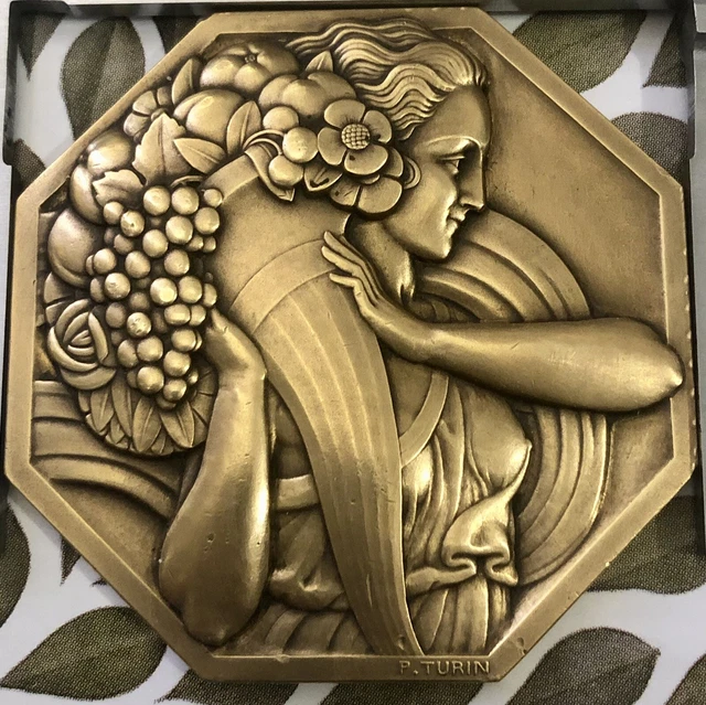 MÉDAILLE UNIFACE EN BRONZE  TURIN ART DÉCO NOUVEAU MEDAL FEMME DIAMETRE 72 mm