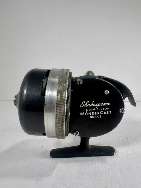 Shakespeare DSC 15 Closed Face Push Button Fishing Reel, Right Hand Reel.  USED