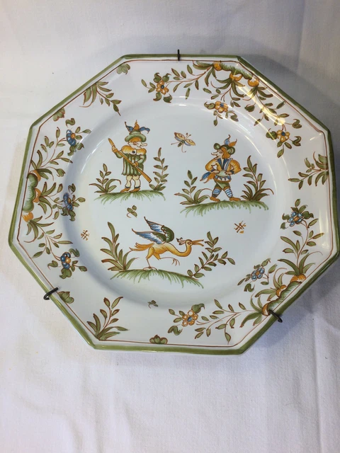 Troc Echange Belle Assiette en faïence de Moustier signée Lallier sur