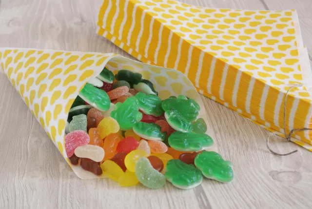 50 Papiertüten Spitztüten Herzen gelb 19 cm Osternest Ostern CandyBar Mandeltüte