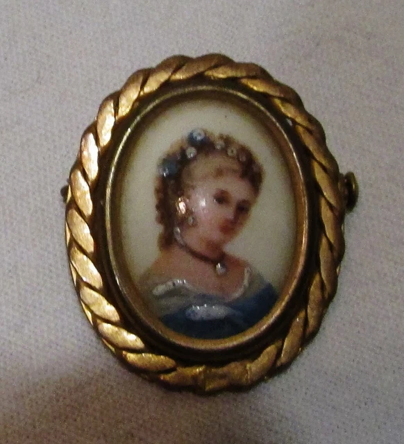 Broche Ancienne En Porcelaine De Limoges – Portrait De Femme Sur Bakélite – Vintage – Occasion