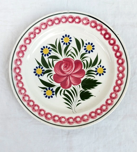 Assiette faïence Sarreguemines (marquage en creux) Décor floral polychrome 1845