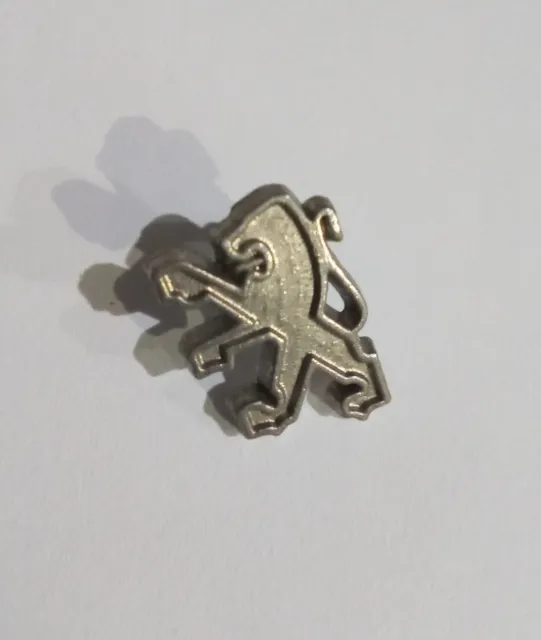 Pin's Petit Logo Peugeot Lion Argenté Pointe Sertie