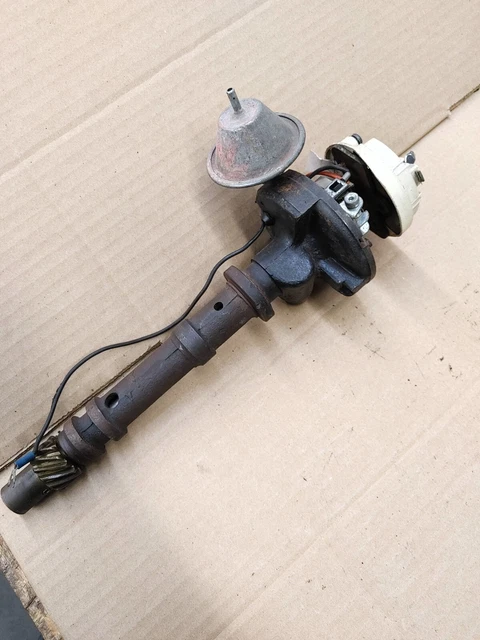Corvette SBC 327 350 Tach Drive Distributor. Turns Nice.