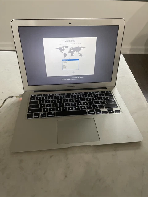 Apple MacBook Air 2015 13.3 inch Laptop 128GB SSD / 4GB RAM / Intel i5 1.6Ghz