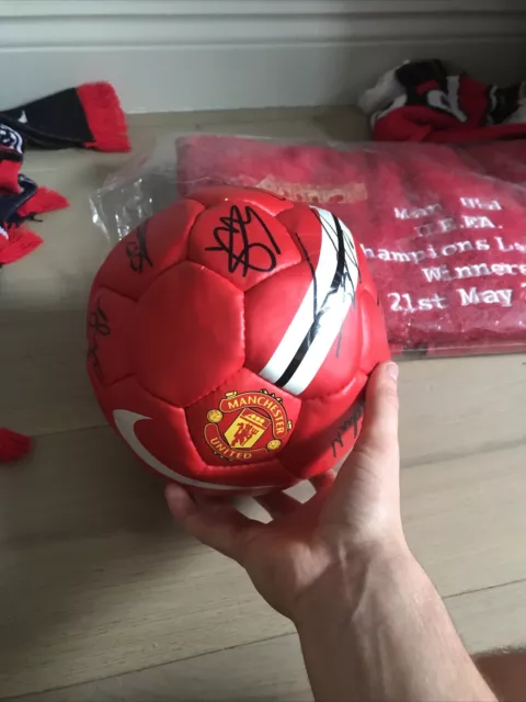 Manchester united signed football ( signed by full 2008 eleven )