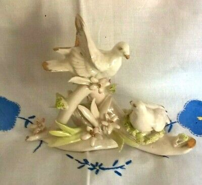 VINTAGE CAPODIMONTE COLOMBE FIGURE porcellana 