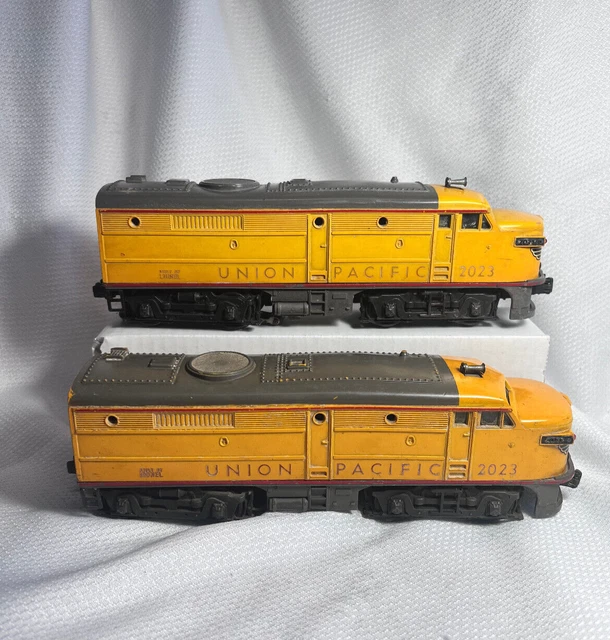 VTG Lionel 2023 O Gauge Union Pacific Gray & Yellow Diesel Locomotive  & Dummy