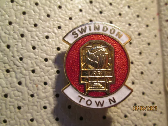 Football Club SWINDON TOWN badge # 5 Maker Coffer London