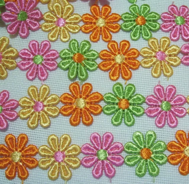 GALON APPLIQUE Fleur Marguerite 4 couleurs, 25 mm, lot de 16 fleurs, 41 cm AD15