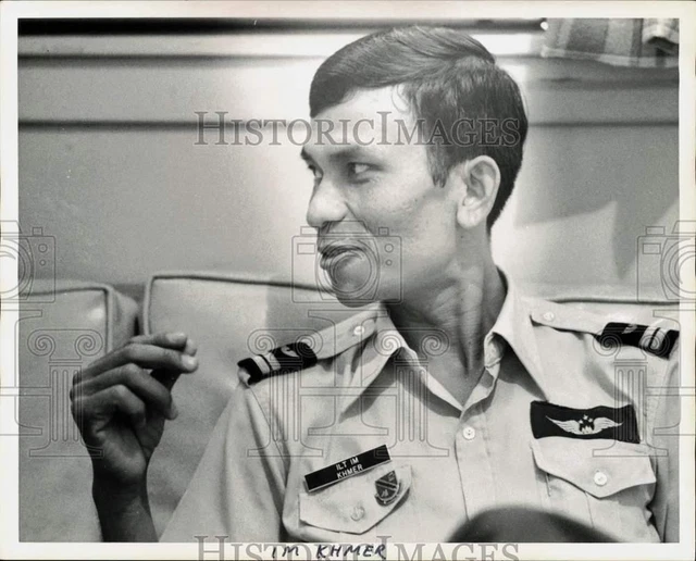 Press Photo 1LT IM Khmer in interview, Texas - sam07980