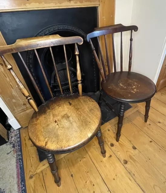 2 Vintage mid century farmhouse chairs - spindle back - round - dark oak - Pair