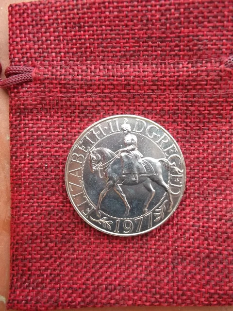Corona del Giubileo d'argento della Regina Elisabetta II del 1977.