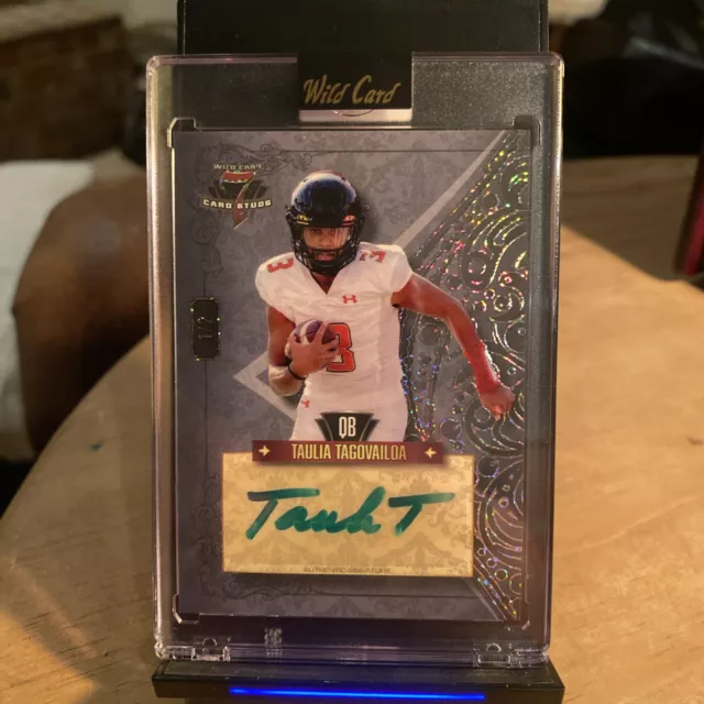 2023 WILD CARD 7 Card Stud Signé Auto 1/2 Taulia Tagovailoa recrue