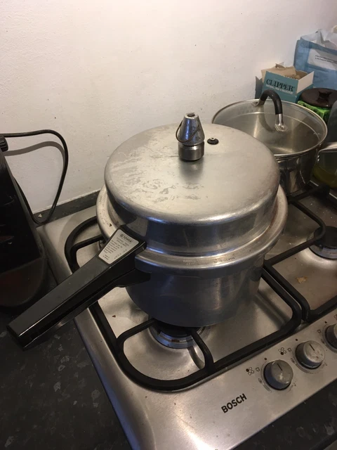 VINTAGE TOWER PRESSURE Cooker Large Made In Britain 12.50