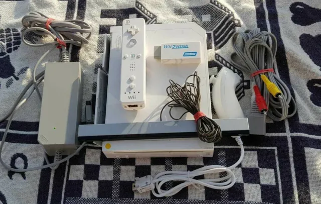 Nintendo Wii Weiß Konsole + Extras. GameCube Version + HDMI Adapter