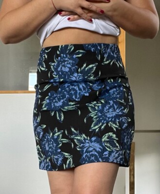 Jupe noire avec bleu vert et rose fleurs taille 18 longue PER UNA 