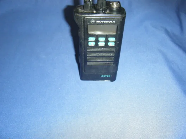 (1) Motorola Astro Saber Portable Radio  Model H04Ucf9Pw7An 800 Mhz P25