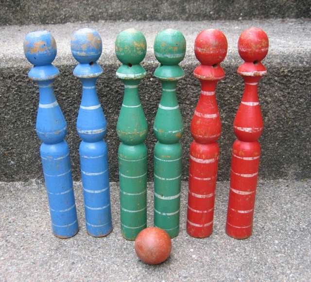Ancien jeu de 9 quilles en bois 1 boule