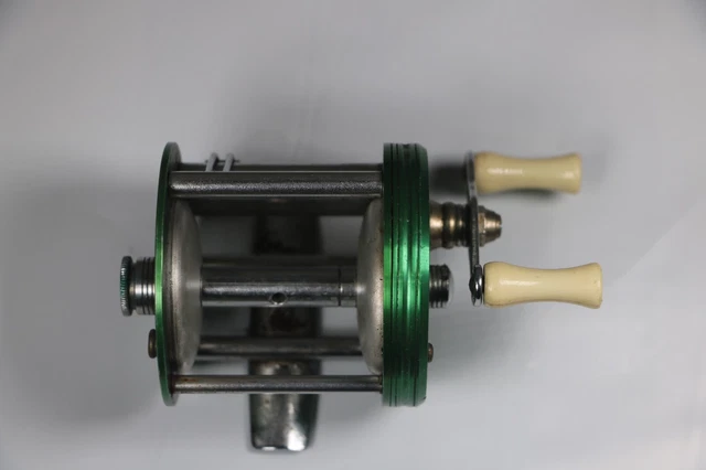VINTAGE BRONSON GREEN Hornet 2200 Bait Casting Fishing Reel TESTED