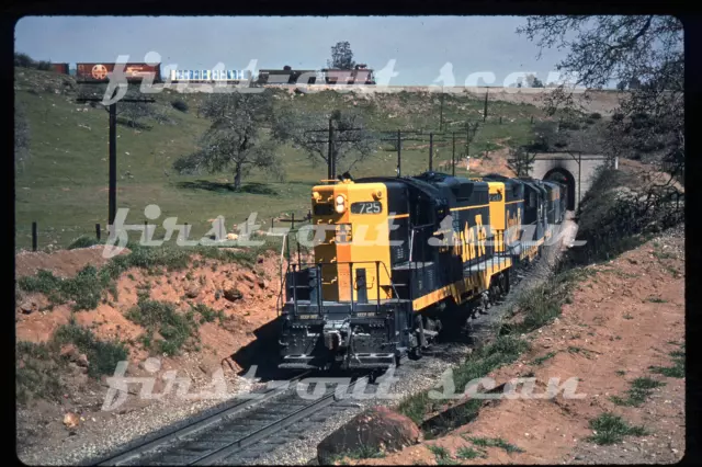 R DUPLIKATFOLIE = ATSF Santa Fe 725 GP-9 Action bei Tehachapi CA 1965