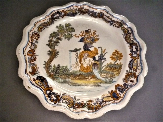 MOUSTIERS MARTRES NEVERS GRAND PLAT EN FAIENCE DECOR MYTHOLOGIQUE XVIIIéme 18éme