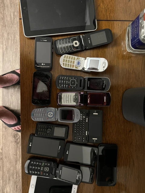 Lot Of 14 Cell Phones And 1 Ipad Untested