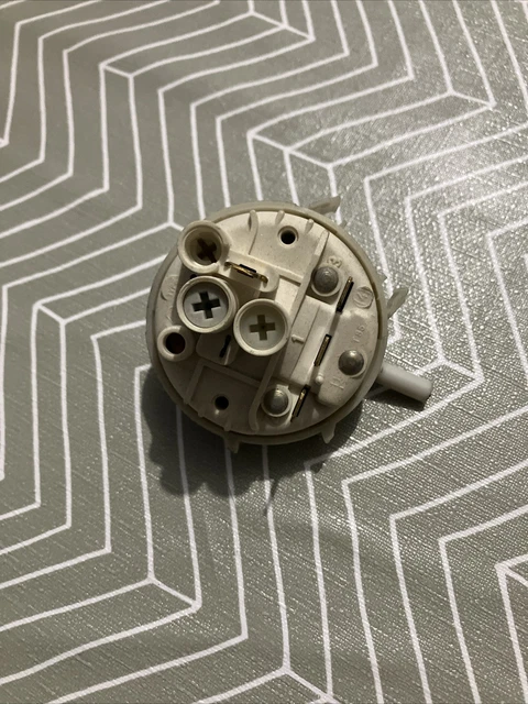 Pressostat (capteur Niveau D'air) Pour Lave-linge Bosch / Siemens - Réf. 9000709431, Occasion