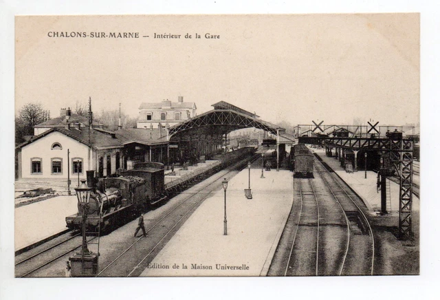 CHALONS Chalons en champagne Marne CPA 51 l'intérieur de la gare trains 7