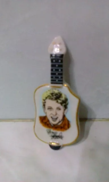 WADE TEENAGE POTTERY (TOMMY STEELE) GUITAR BRO0CHE 1960s