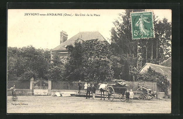 CPA Juvigny-sous-Andaine, Un Côté de la Place 1915