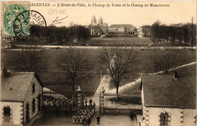 CPA Argentan - L'Hotel-de-Ville, le Champ de Fair et le Champ de Manoe (259085)