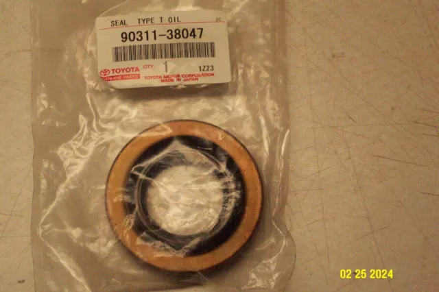 Toyota 90311-38047 Genuine Differential Pinion Seal