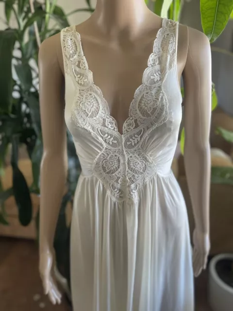 Vtg OLGA Nylon Long Full Sweep Lingerie Nightgown Dress Small 92280 Ivory Lace